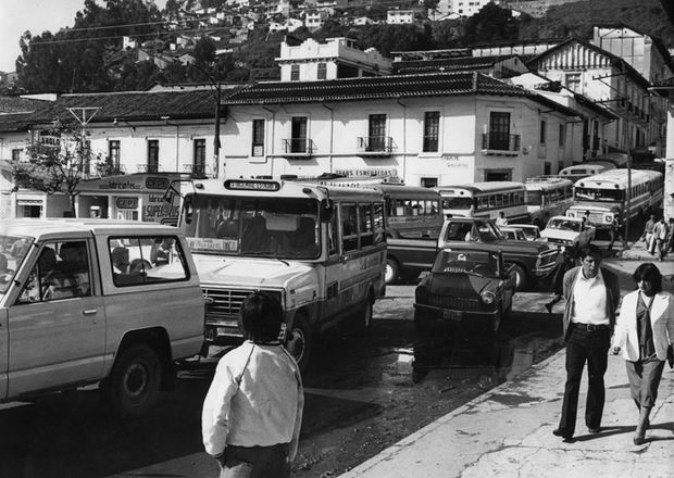 Buses Del Recuerdo de Quito
BUSES URBANOS DE QUITO
PRIMER PLANO FORD 350 THOMAS
ATRAS: FORD THOMAS
SECTOR 24 DE MAYO
AÑO 1984
FOTOGRAFIA DIARIO EL COMERCIO
Palabras clave: Buses Del Recuerdo de Quito