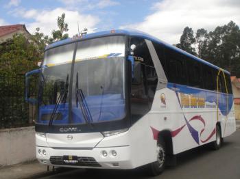 Hino FG Carroceria Guzman Tipo Comil
Bus de Turismo Van Service
Palabras clave: Hino FG Carroceria Guzman Tipo Comil