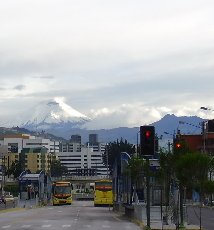 Volvo B10M  Articulado - Marcopolo (en Ecuador) - CATAR
Servicio MetroBus de Quito
Al fondo el Volcan Cotopaxi

FOTO TOMADA DE EL COMERCIO.COM
Palabras clave: Volvo B10M Articulado Carroceria Marcopolo