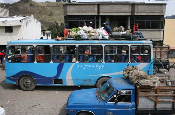 Isuzu Carroceria Botar
Bus de servicio de Transporte hacia la laguna del Quilotoa(Cotopaxi)

Palabras clave: Isuzu carroceria Botar
