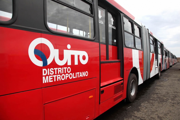 Volvo B12M Articulado Carroceria CAIO
Articualdo para el Corredor Sur Oriental de Quito

Fotos: Vicente Robalino, Agencia de Noticias Quito 
Palabras clave: Volvo B12M Articulado Carroceria CAIO