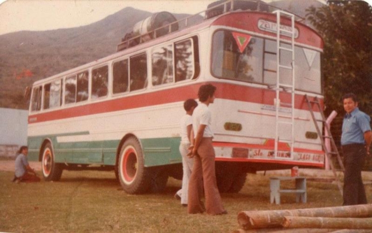 Blue Bird Botar / B82D (motor Detroit Diesel) Carroceria  Blue Bird Botar
Transportes Zaracay
Foto del Recuerdo
TOmada de FACEBOOK de Zaracay
Palabras clave: Blue Bird Botar / B82D (motor Detroit Diesel) Carroceria  Blue Bird Botar