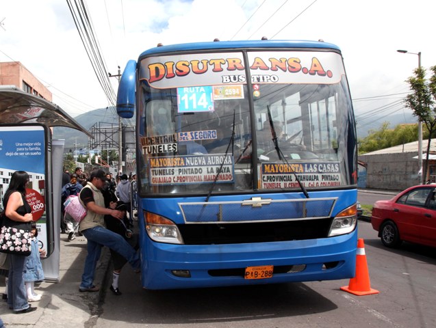 Chevroler Isuzu FTR Carroceria Metalbus
Nuevo sistema de Lineas de ruta en buses de Quito

PAB 288

Palabras clave: Chevroler Isuzu FTR Carroceria Metalbus
