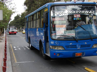 Mercedes-Benz OF 1721 Carroceria Serman
Bus tipo en Quito Ecuador
Palabras clave: Mercedes Benz OF 17 21 Carroceria Serman