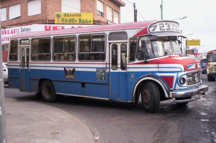 Mercedes-Benz 1114 - La Favorita - Emp. El Recreo.
Un Favorita de la despojada El Recreo.
