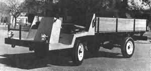 Jeep I.K.A. frontal 
Su denominación era "Jeep Carguero" su trompa venía mas completa que la de la imagen

Fotografía: ¿I.K.A.?
Extraída de ¿?
