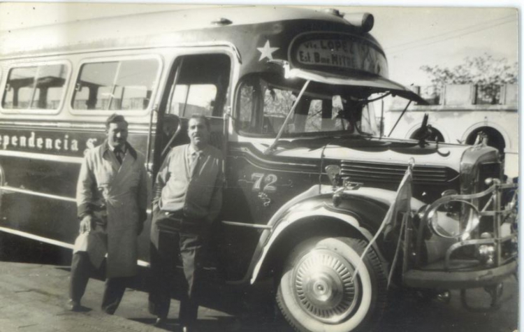 Anibal Dorrego y A. Granatti junto al 72 de LISA
Fotografía gentileza de Anibal Dorrego , quien se lo ve de guardapolvo junto a Granatti 
