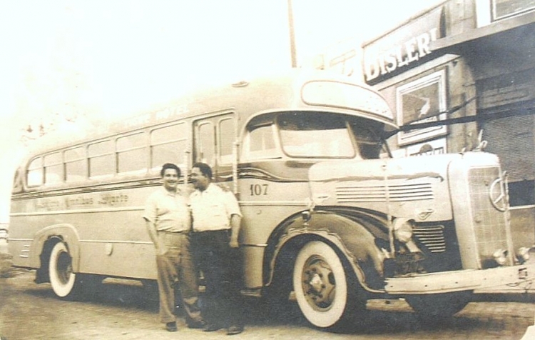 Mercedes-Benz O-3500 - El Cóndor - Micro Ómnibus Norte
Línea 60 - Interno 107

Fotografía: Autor desconocido
Colección: ¿Jorge De Martino?
