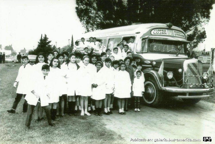 Mercedes-Benz L 312 - Bogovic - La Independencia
Línea 175 - Interno 99
La Independencia S.A. en viaje especial.

Fotografía: Colección Carlos Sueiro
