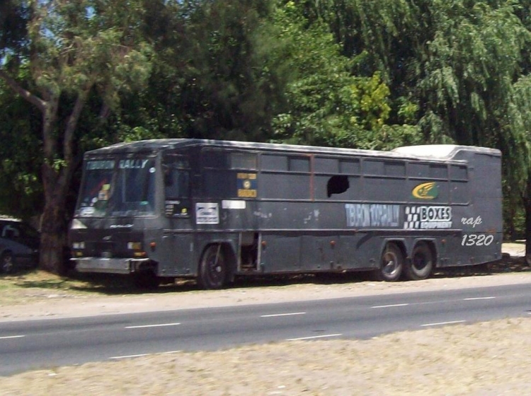 Mercedes-Benz - D.I.C. LD 10-14 - Tiburón Rally
B 2062543 - RBI 690

http://galeria.bus-america.com/displayimage.php?pos=-24557
http://galeria.bus-america.com/displayimage.php?pos=-24559
http://galeria.bus-america.com/displayimage.php?pos=-24560
Palabras clave: TRANSFORMADO