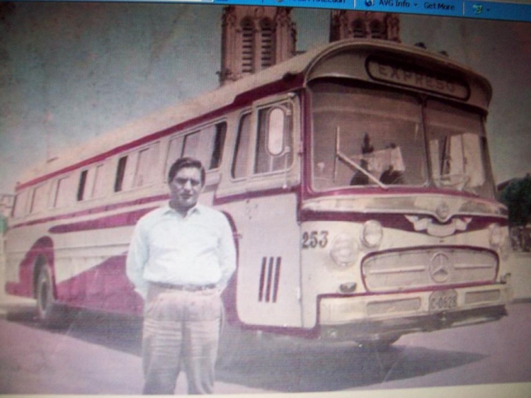 Mercedes-Benz O 317 - D.I.C. - El Cóndor
M.T.N.
0628
Imagen dedicada a Alejandro 0317, el que se ve en la imagen es el TATA Nuñez.
Foto: Familia Nuñez
Palabras clave: LARGA