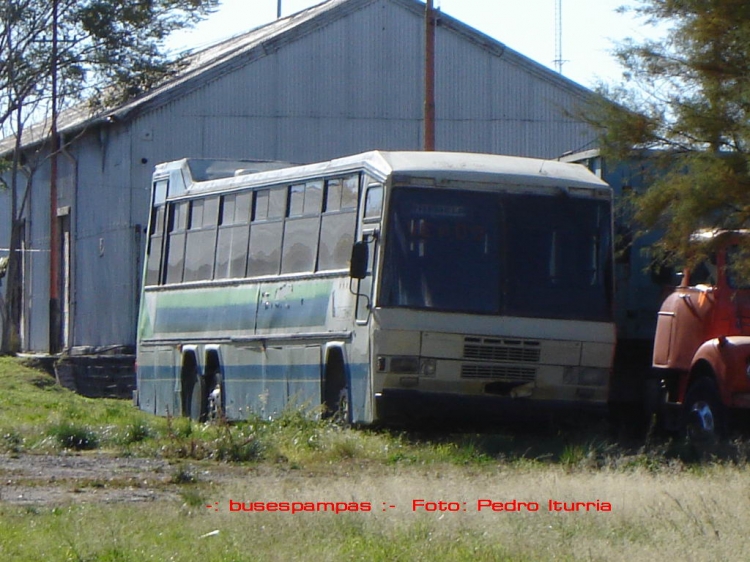 Mercedes-Benz - D.I.C. LD 10-14 - Particular
Foto: Pedro Iturria
Extraída de Buses Pampas
Palabras clave: TURISMO