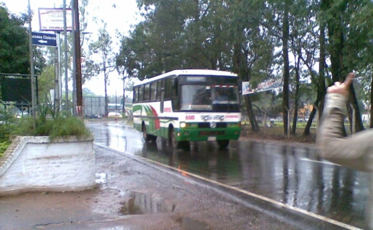 Mercedes-Benz ¿? - Marcopolo Viaggio (en Paraguay) - Quiindyense S.A.
¿BAT548?
http://galeria.bus-america.com/displayimage.php?pos=-15009
Fotografia: Dear
Palabras clave: MB