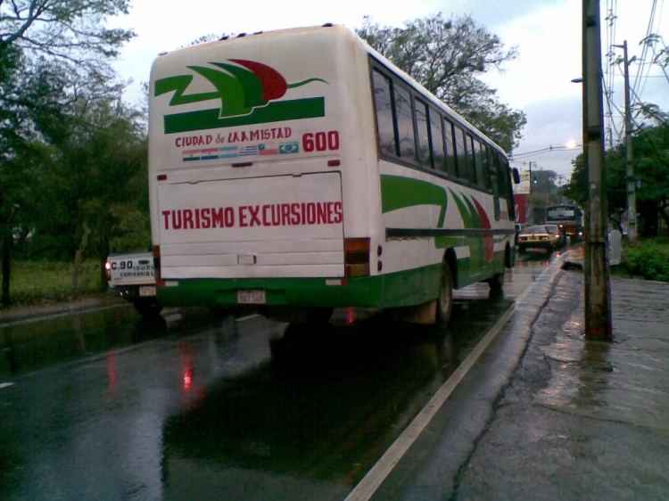 Mercedes-Benz ¿? - Marcopolo Viaggio (en Paraguay) - Quiindyense S.A.
¿BAT548?
http://galeria.bus-america.com/displayimage.php?pos=-15008
Fotografia: Dear
Palabras clave: MB