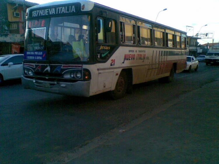 Mercedes-Benz LPO 1113 - Marcopolo Veneza (en Paraguay) - Nueva Italia S.R.L. , Linea 187
Palabras clave: MB