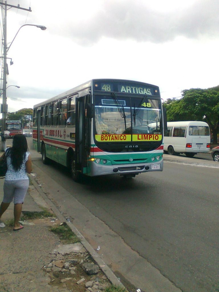 Mercedes-Benz OF 1417 - Caio Apache S21 (en Paraguay) - Linea 48 , San Isidro S.R.L.
¿PIA105?
Fotografia: Dear
Palabras clave: MB