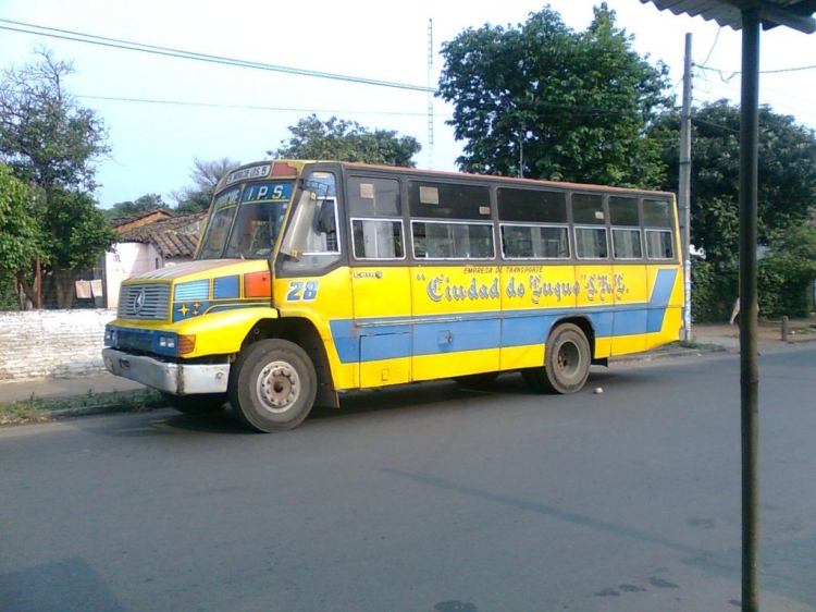Mercedes-Benz L 1214 - CAIO Vitoria (en Paraguay) - Ciudad de Luque
Bus MB 1214 en Paraguay
Fotografía : dear
Palabras clave: MB