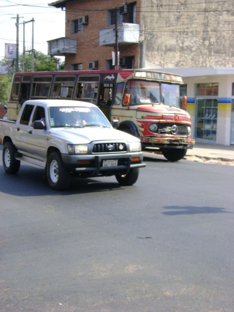 Mercedes-Benz LO 1114 - Suyai (en Paraguay) - Santa Maria
Colectivo MB Argentino en San Lorenzo
Fotografía : dear
Palabras clave: MB