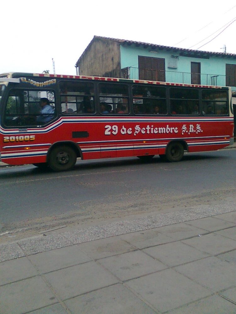 Isuzu - San Fernando - 29 de Setiembre
ESTE BUS SI NO SE QUE CHASIS TIENE
Fotografía : dear
Palabras clave: SAN FERNANDO