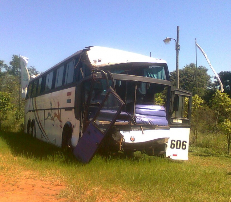 Scania - Marcopolo Paradiso (en Paraguay) - Rysa
Frente reformado a G6 y chocado
Fotografia: Dear
Palabras clave: Scania
