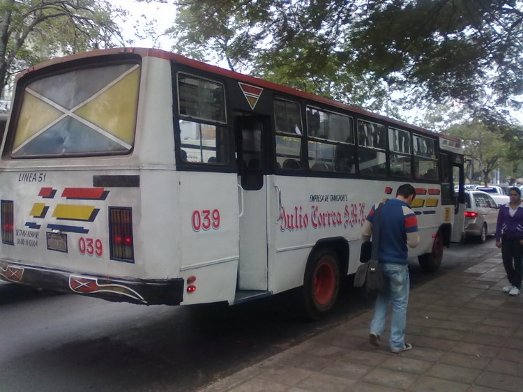 Mercedes Benz LPO 1113? - Linea 51 - Caio Gabriela (en Paraguay)
Una "nueva" adquisicion de la linea 51
Palabras clave: MB