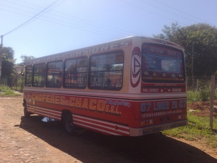 Mercedes-Benz L 814 D - Marcolopo Torino GV (en Paraguay) El Flaco Pirulo - Linea 20 , Choferes del Chaco S.R.L.
BGG 465
[url=https://bus-america.com/galeria/displayimage.php?pid=11939]https://bus-america.com/galeria/displayimage.php?pid=11939[/url]

Vista Posterior de la carroceria reformada y adaptada sobre chasis MB 814
Palabras clave: MB