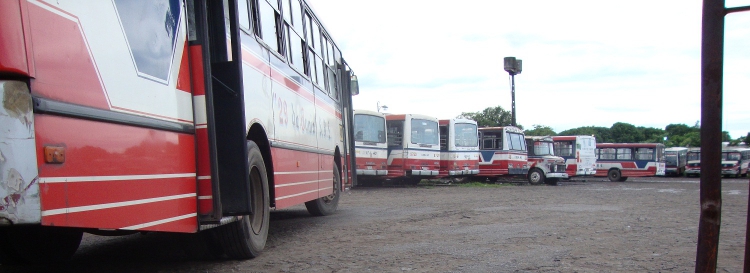 Varios Buses Linea 40 - Volvo - Marcopolo Torino GV (en Paraguay) &  Mercedes-Benz L 1114 - Cebra II
Buses sin uso- Marcopolo Torino GV (Volvo)
Parada Linea 40
Palabras clave: Varios