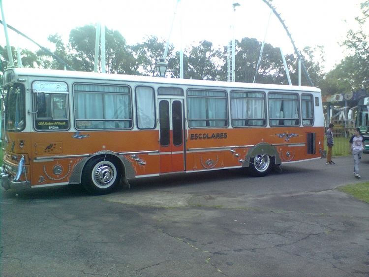 Mercedes-Benz OH 1316 - Ugarte - Escolar
COLECTIVO ESCOLAR EXPUESTO EN LA EXPO DE CLUB AMIGOS DEL 
BONDI QUE SE REALIZÓ EL DÍA 13 DE OCTUBRE , CON MOTIVO 
DEL 85° ANIVERSARIO DEL COLECTIVO.
Palabras clave: UGARTE   TRANSPORTE  ESCOLAR   MERCEDES   BENZ   OH 1316