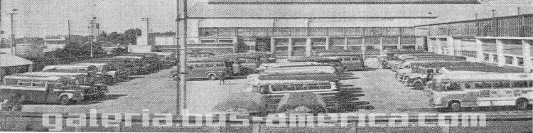 Surtido histórico en una playa...
Datos 1ro de la fila, de izquierda a derecha.
Foto: recorte publicación desconocida.
