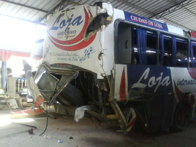 Mercedes-Benz OF 1721 - Busscar El Buss 340 (en Ecuador) - Loja
Parte trasera
