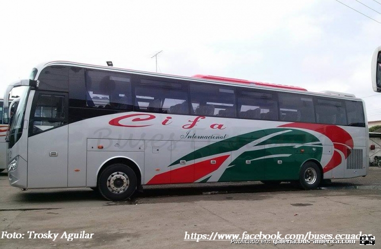 BLK (en Ecuador) - Transportes CIFA Internacional
Fotografía: Torsky Aguilar
Publicada en facebook: Buses.Ecuador

bus chino de marca BLK
