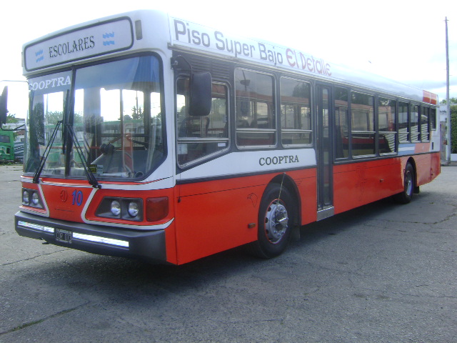 VISTA DEL OTRO LATERAL OA 105
http://galeria.bus-america.com/displayimage.php?pos=-15537
EL DETALLE OA105 CHASIS LARGO MECANICA CUMMINS CAJA AUTOMATICA
