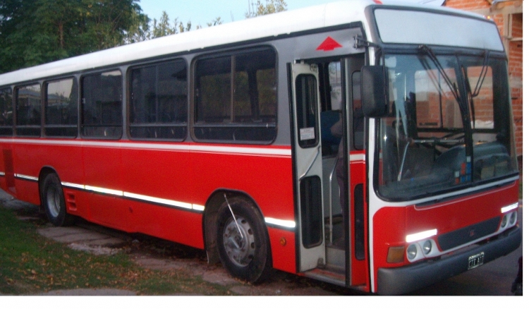 MERCEDES-BENZ - MARCOPOLO
EX INTERNO 210 DE LA 215 DE LA PLATA, CASI LISTO PARA SALIR A TRABAJAR, CON CERRAMIENTO DE PUERTA CENTRAL 
