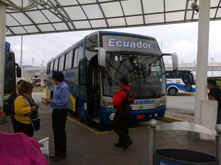 Scania K380 - Busscar Jum Buss 360 (en Ecuador) - Transportes Ecuador 52
PUJ255
Fotografía: Juanca Durán
IMAGEN CAPURADA EN ANDENES DE TERMINAL QUITUMBE QUITO 
Palabras clave: MOVIL 52 