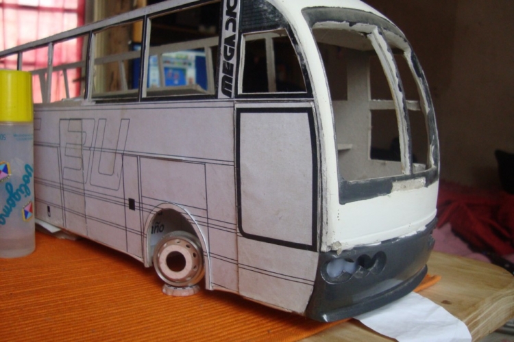 llantas de 22 1/2 escala 1:24 [reproducción en miniatura]
http://galeria.bus-america.com/displayimage.php?pos=-14260
[reproducción en miniatura]
