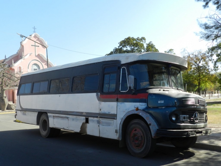 Mercedes-Benz LO 1114 - Champaquí - Ex El Petizo
X 450098 - WDE 011
http://galeria.bus-america.com/displayimage.php?pid=338
http://galeria.bus-america.com/displayimage.php?pos=-17499
http://galeria.bus-america.com/displayimage.php?pos=-25523
http://galeria.bus-america.com/displayimage.php?pos=-26342

Ex interno 3 de El Petizo
Haciendo actualmente traslado de personal a las fincas de olivo, en La Rioja

Fotografía: Marcelo Arias "Rioja Cor" 

Para conocer sobre esta carrocería acceda a: 
[url=http://bus-america.com/ARcarrocerias/Champaqui/Champaqui-histo.htm] revista.bus-america.com Carrocerías Champaquí
[/url]
