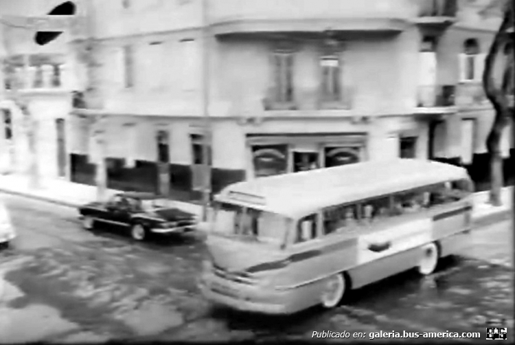 Mercedes-Benz O 321 (en Argentina)
http://galeria.bus-america.com/displayimage.php?pid=34644
http://galeria.bus-america.com/displayimage.php?pid=34646

Fotograma de pelicula "Los hipocritas" de la coleccion de Juan Carlos Gonzalez. Editada para Bus-America.
