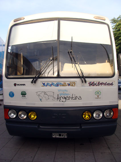 B.1595522 - SOD726
Darán la vuelta al mundo en 80 meses con mis fileteados
(Mas información sobre el proyecto en www.rodandoando.com)
http://galeria.bus-america.com/displayimage.php?pos=-19216
http://galeria.bus-america.com/displayimage.php?pos=-19217
http://galeria.bus-america.com/displayimage.php?pos=-19219
http://galeria.bus-america.com/displayimage.php?pos=-19220
http://galeria.bus-america.com/displayimage.php?pos=-19221
http://galeria.bus-america.com/displayimage.php?pos=-19259
http://galeria.bus-america.com/displayimage.php?pos=-19260
http://galeria.bus-america.com/displayimage.php?pos=-19261
http://galeria.bus-america.com/displayimage.php?pos=-19262
http://galeria.bus-america.com/displayimage.php?pos=-19263
http://galeria.bus-america.com/displayimage.php?pos=-19264
http://galeria.bus-america.com/displayimage.php?pos=-19265

             
