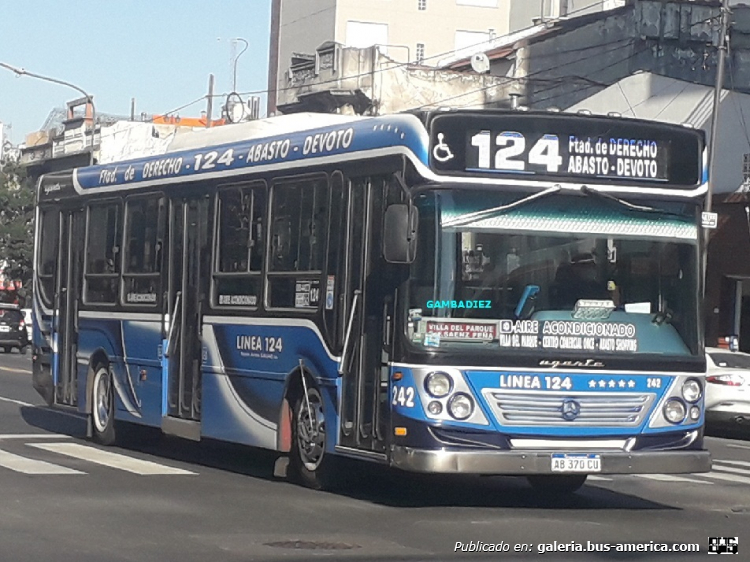 Mercedes-Benz OH 1721 L-SB - Ugarte Europeo - Transporte Automotor Callao
AB 370 CU
Línea 124 (Buenos Aires) - Interno 242
Ex línea 59 (Buenos Aires) - Interno 76

Foto: "Truku" Gambadiez
Colección: Charly Souto
Palabras clave: Transporte Automotor Callao - Interno 242