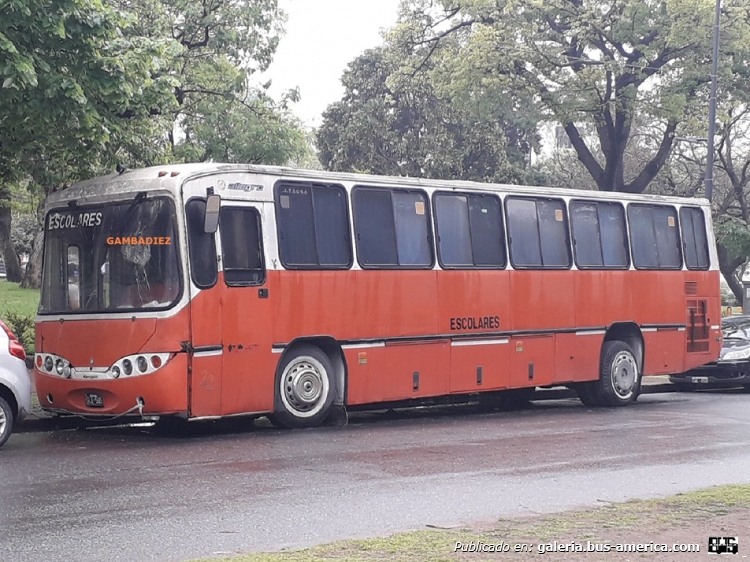 Mercedes-Benz OH 1420 - Marcopolo Allegro (en Argentina) - Transporte escolar
SLI 585 - C 1789180
Ex línea 52 (Buenos Aires) - Interno..??

Foto: "Truku" Gambadiez
Colección: Charly Souto
Palabras clave: Mercedes-Benz OH 1420 - Marcopolo Allegro - Transporte escolar