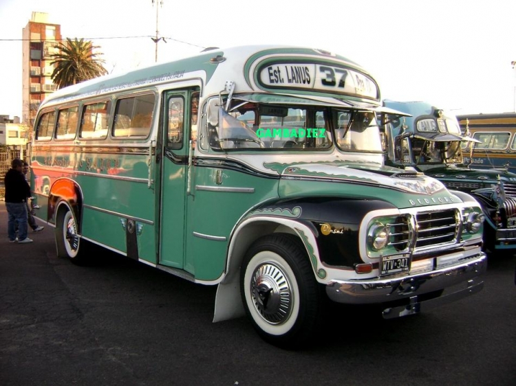 Bedford (G.M.A.) - Braje - 4 De Septiembre
S 236687 - WTV 341

http://galeria.bus-america.com/displayimage.php?pid=36971
http://galeria.bus-america.com/displayimage.php?pid=41154
http://galeria.bus-america.com/displayimage.php?pid=41155
http://galeria.bus-america.com/displayimage.php?pid=41156
Palabras clave: RETRO LINEA 37