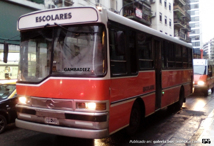 Mercedes-Benz OHL 1320 - Bus - Transporte escolar
AHR 210
(Unidad original de C.U.S.A. línea 106)

Foto: "Truku" Gambadiez
Colección: Charly Souto
Palabras clave: Bus - Transporte escolar