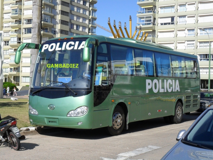 Faw XQ6103Y1H2 (en Uruguay) - POLICIA DE MALDONADO
MI 130-505
http://galeria.bus-america.com/displayimage.php?pos=-16725
Foto: Truku Gambadiez
Colección: Charly Souto 
Palabras clave: POLICIA DE MALDONADO