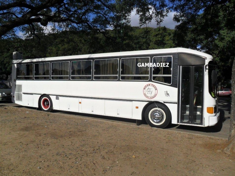 RICAR TOUR - 18
CMQ 970
http://galeria.bus-america.com/displayimage.php?pos=-18707
http://galeria.bus-america.com/displayimage.php?pos=-18711
Foto: "Truku" Gambadiez
Colección: Charly Souto 
Palabras clave: RICAR TOUR - 18