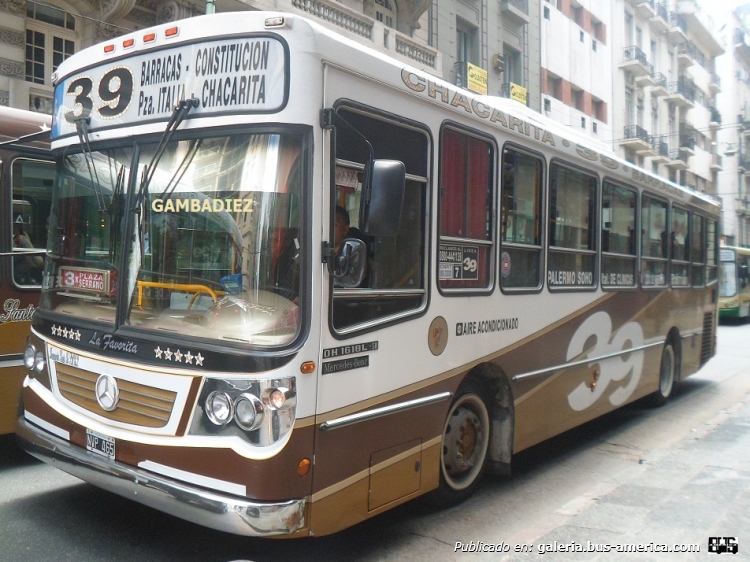Mercedes-Benz OH 1618 L - La Favorita - Santa Fé
NVP 465
Línea 39 - Interno 7 

Foto: "Truku" Gambadiez
Colección: Charly Souto
Palabras clave: Santa Fé - Interno 7