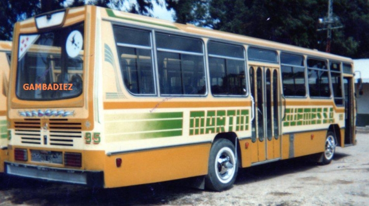 MARTIN GÜEMES - EX 95
C.1781785 - RZB 426
http://galeria.bus-america.com/displayimage.php?pos=-13803
Unidad ex línea 64 porteña
Foto de mi gran amigo César Gaitán
Palabras clave: MARTIN GÜEMES - EX 95
