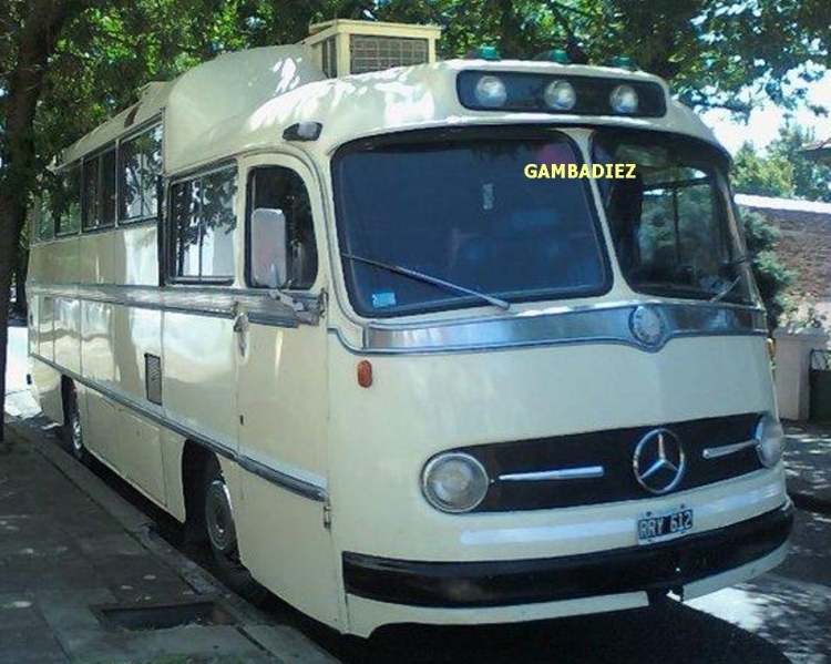 Mercedes-Benz O 321 (en Argentina) - MOTORHOME
S 380.021 - RRY 612
Foto: "Chipy" Barijho
Colección: Charly Souto

Palabras clave: MOTORHOME