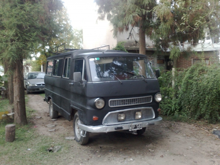 MINIBUS
C.910601 - WBP 544
http://galeria.bus-america.com/displayimage.php?pos=-19065
Foto extraída de: www.mercadolibre.com.ar 
Palabras clave: MINIBUS