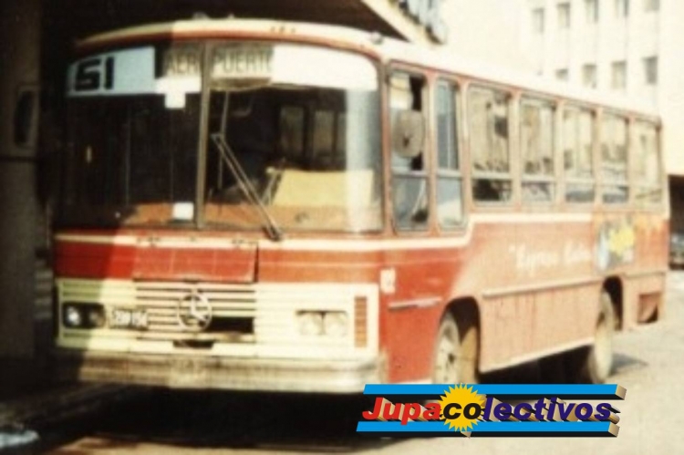 LINEA 5 - EXPRESO CAÑUELAS - INT. 122
Foto de Jupacolectivos tomada en el Aeropuerto de Ezeiza en el año 1995.
Palabras clave: JUPACO SAN MIGUEL