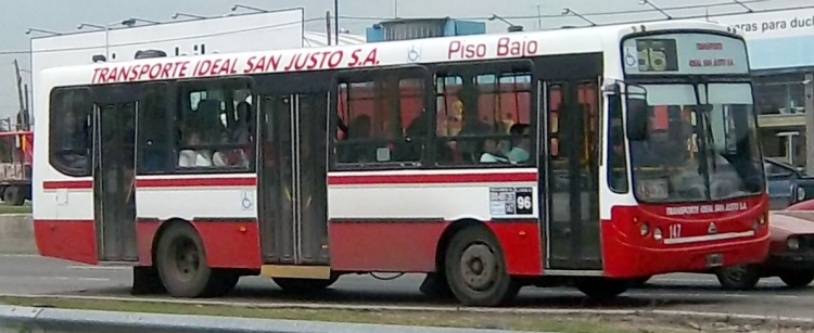 Agrale MT 12 - Todo Bus - T.I.S.J.
Línea 96 - Interno 147
Un usadito de estreno en la linea 96, unidad proveniente del Grupo DOTA. 
El coche reemplazado fue un Metalpar Fénix, que ahora está en la 621.
Foto: Juan P. Correcher
Palabras clave: TRANSP IDEAL SAN JUSTO